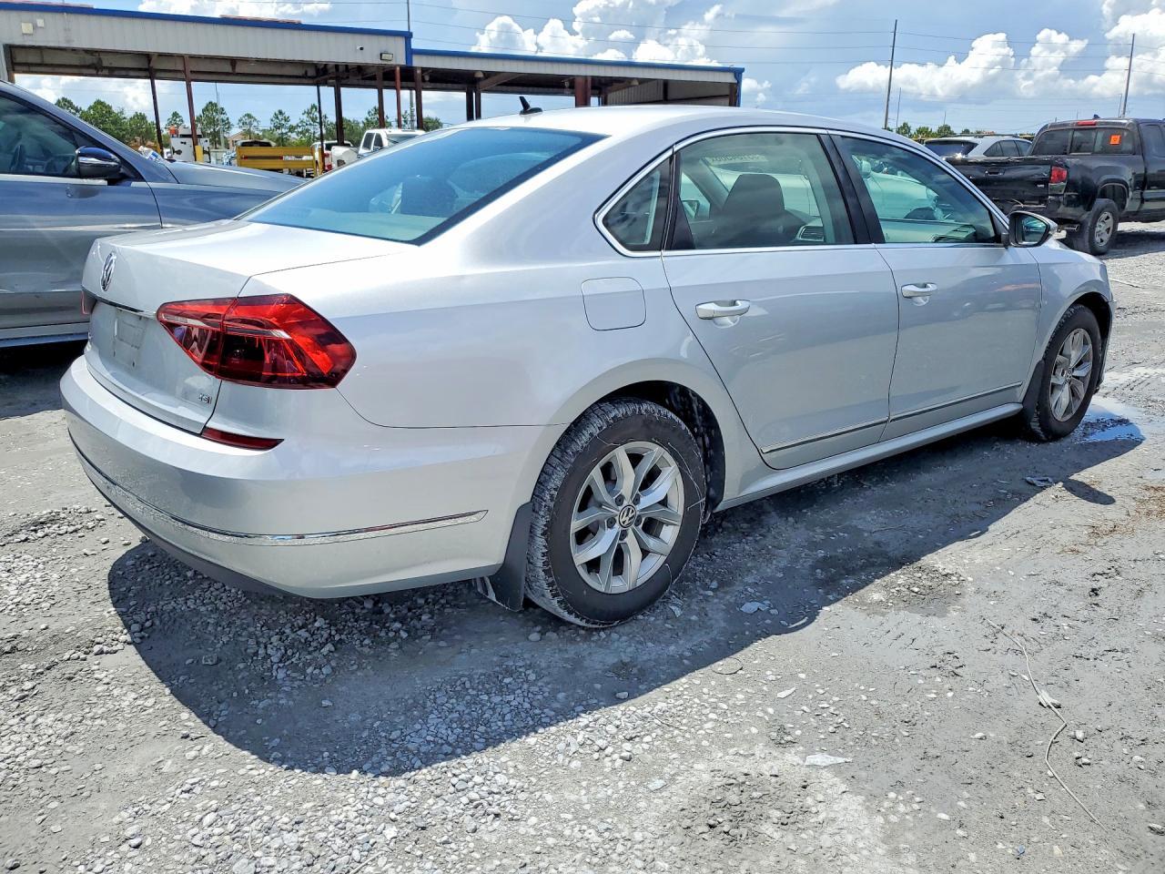 2017 Volkswagen Passat S - zdjęcie 3