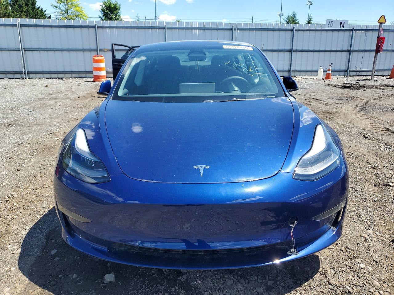 2022 Tesla Model 3 - zdjęcie 5