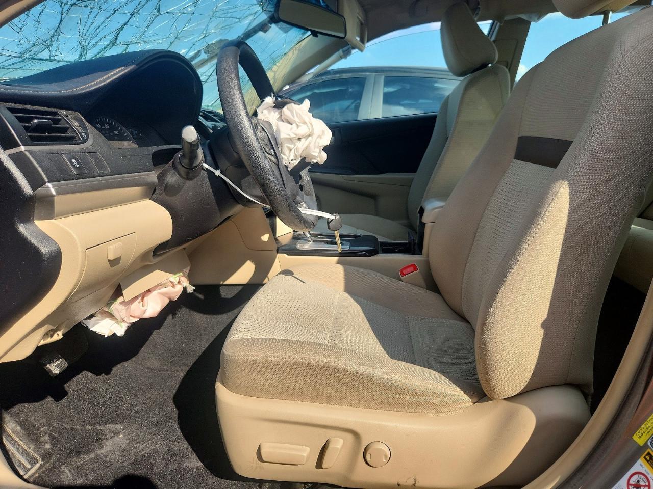 2014 Toyota Camry Le - zdjęcie 7