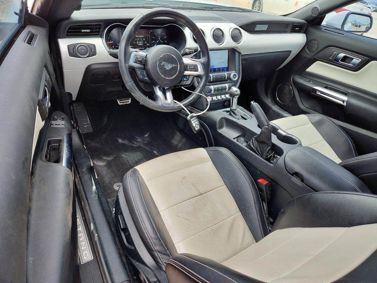 2022 Ford Mustang - zdjęcie 8