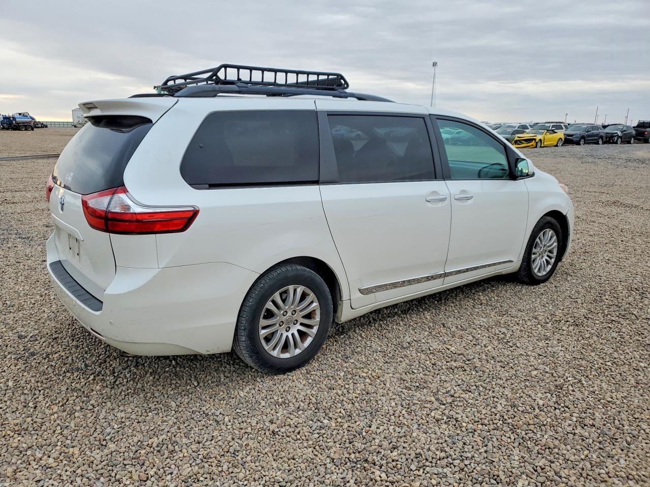 2015 Toyota Sienna Xle 8-Passenger - zdjęcie 3