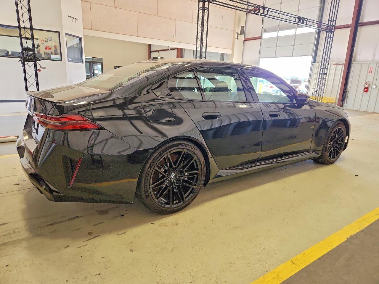 2026 BMW M5 - zdjęcie 3