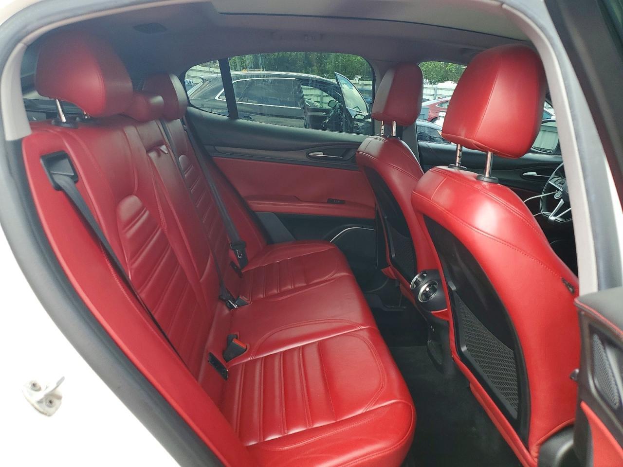2019 Alfa Romeo Stelvio Ti - zdjęcie 11