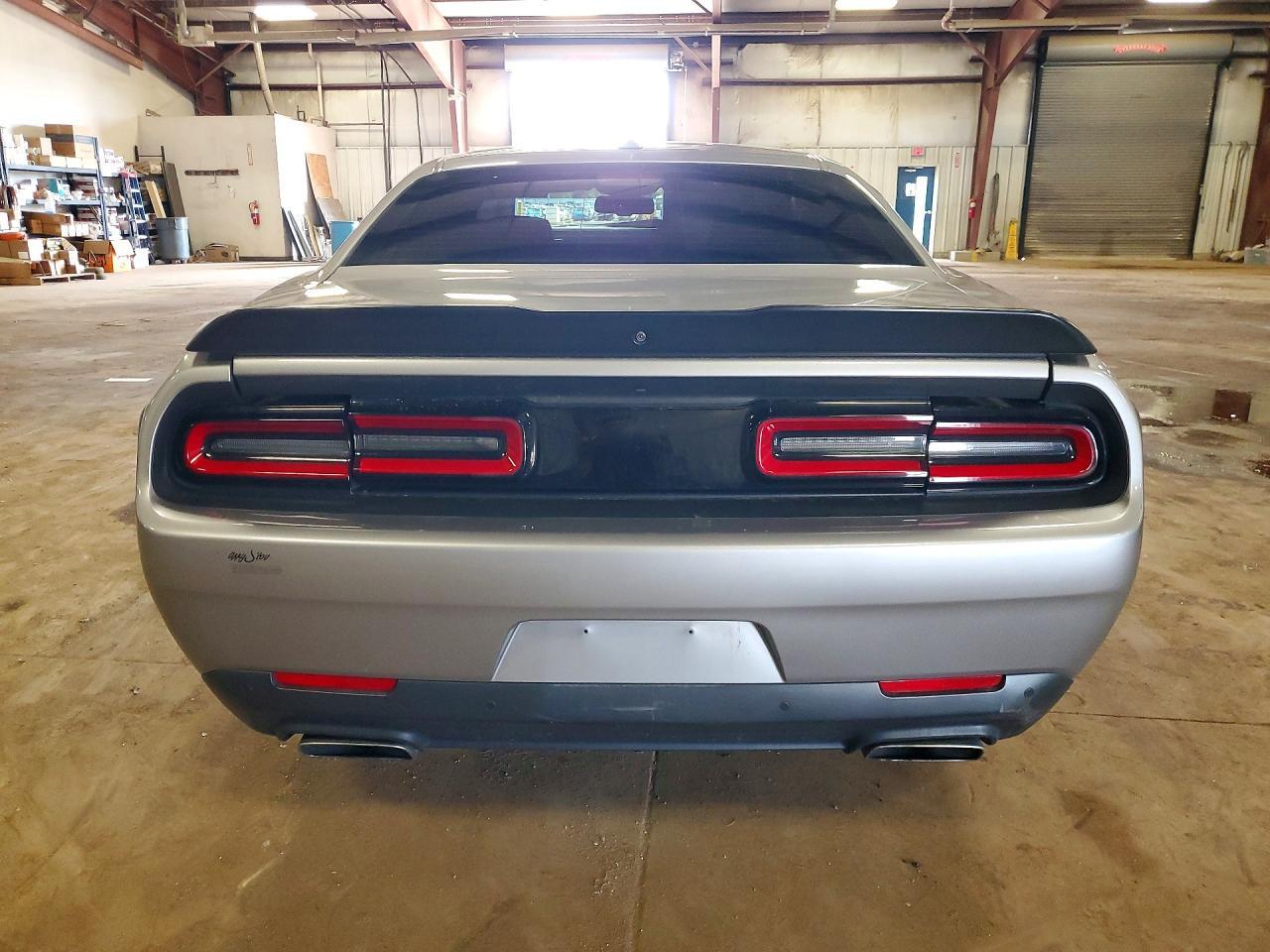 2016 Dodge Challenger R - zdjęcie 6
