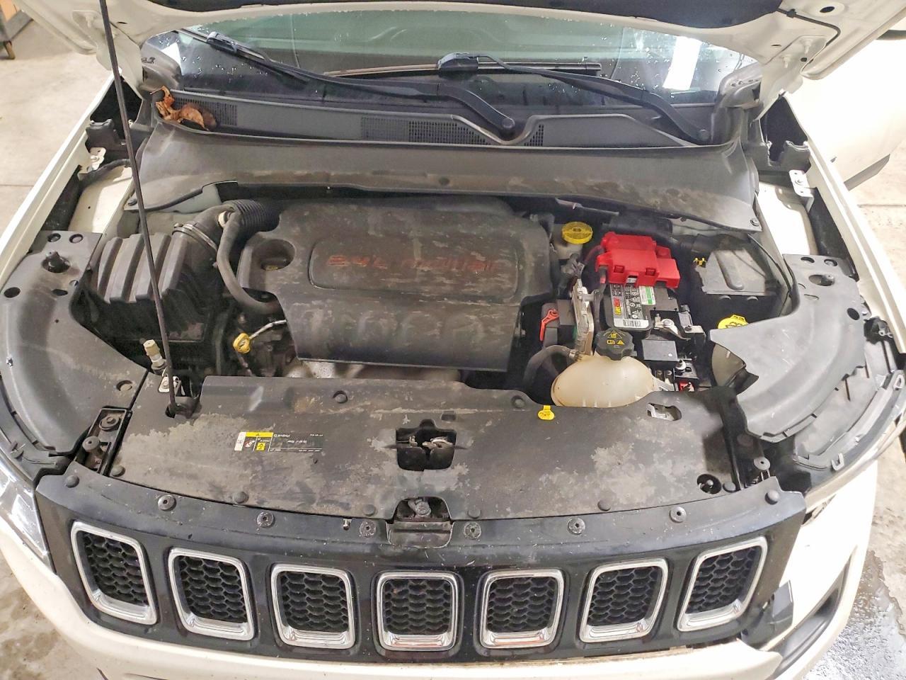 2020 Jeep Compass Latitude - zdjęcie 12