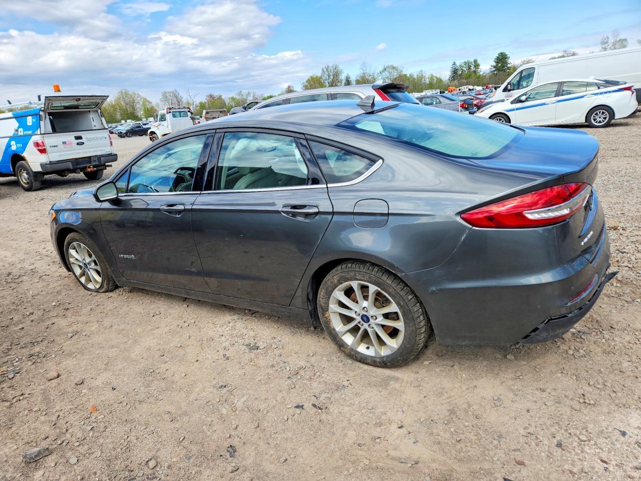 2019 Ford Fusion Se - zdjęcie 2
