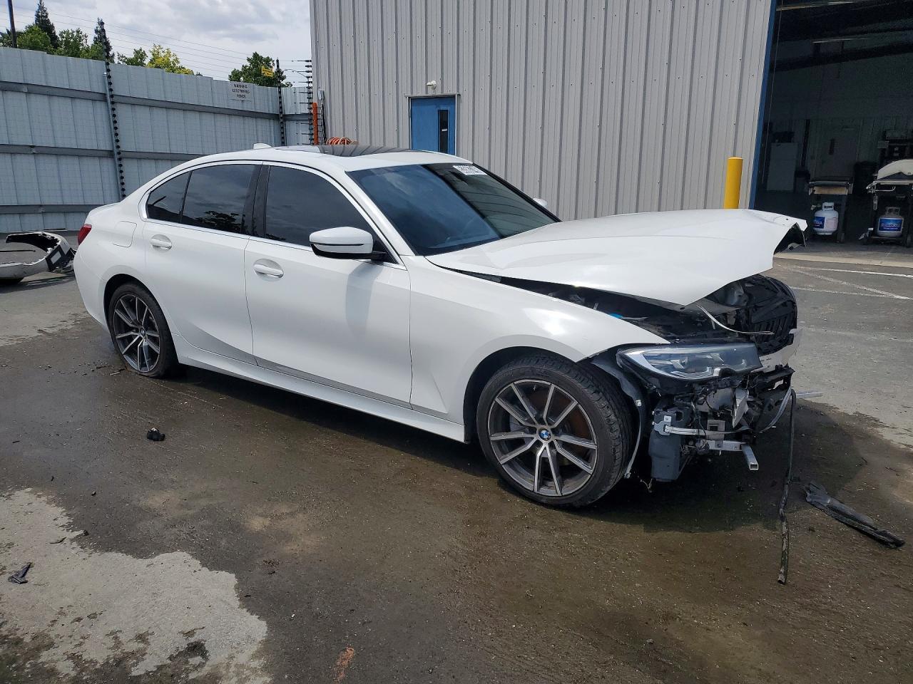 2019 BMW 330I - zdjęcie 4