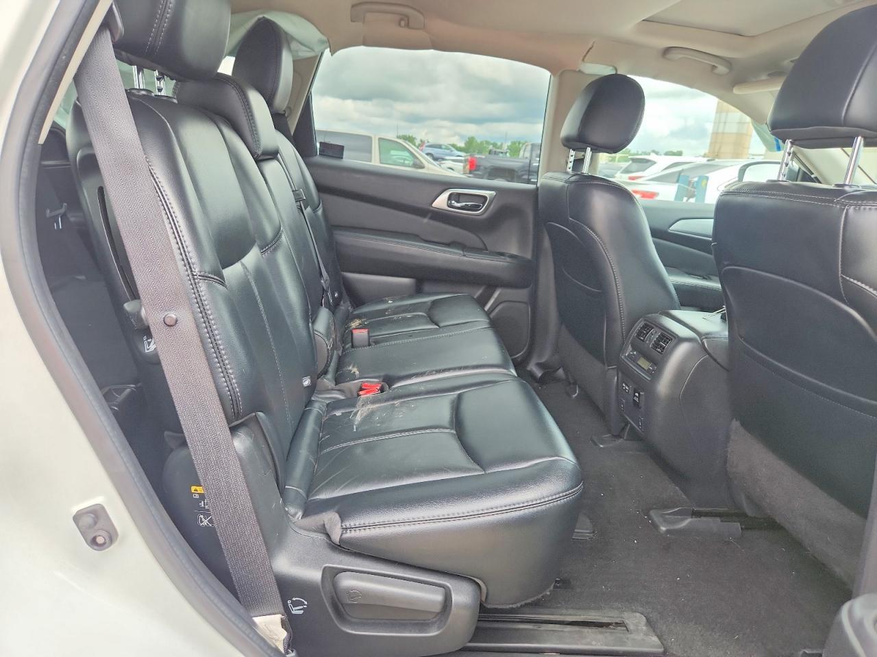2017 Nissan Pathfinder - zdjęcie 11