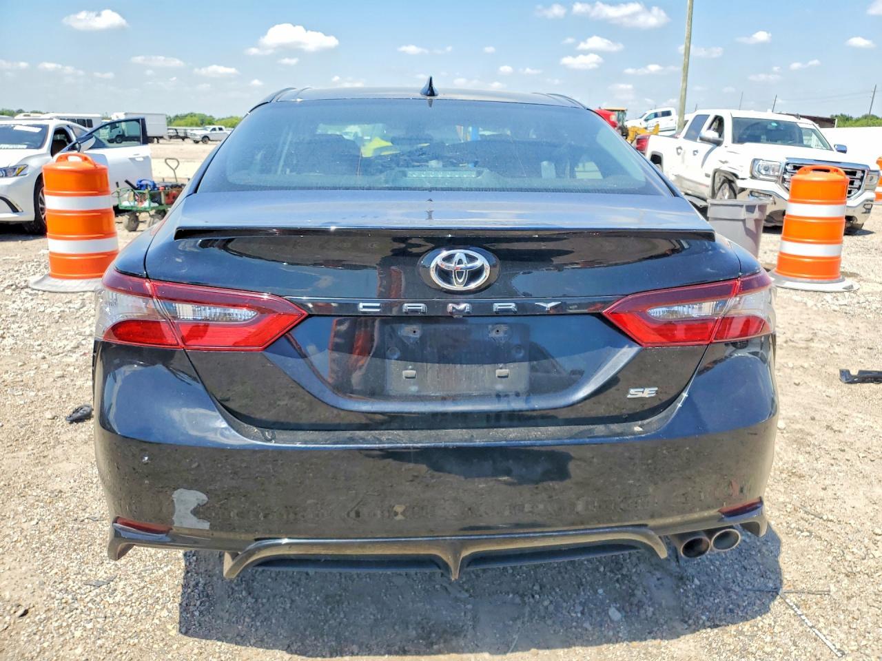 2022 Toyota Camry Se - zdjęcie 6