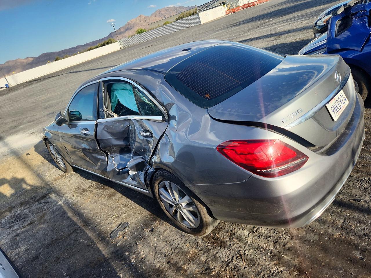 2021 Mercedes-Benz C 300 - zdjęcie 2