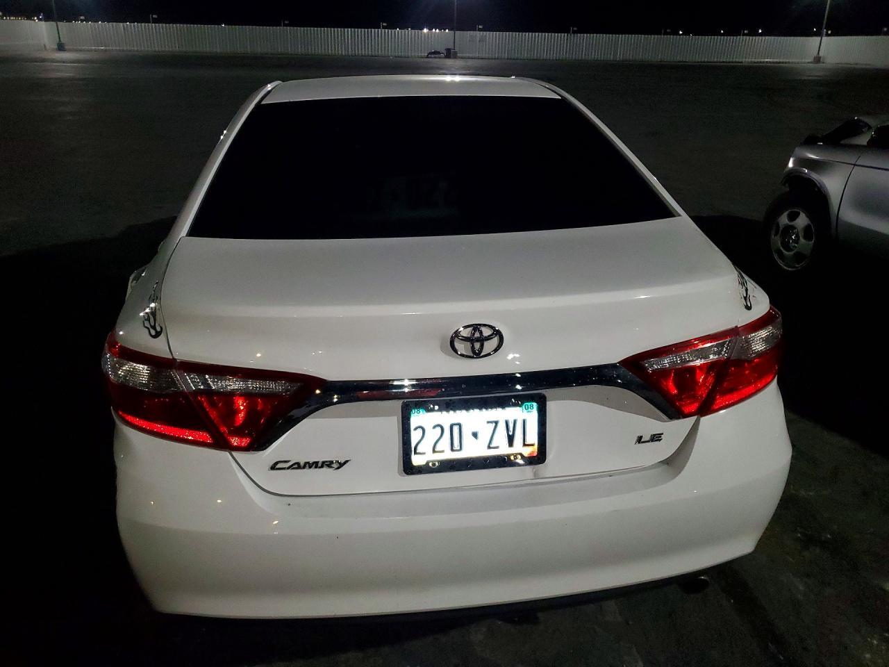 2016 Toyota Camry Le - zdjęcie 6