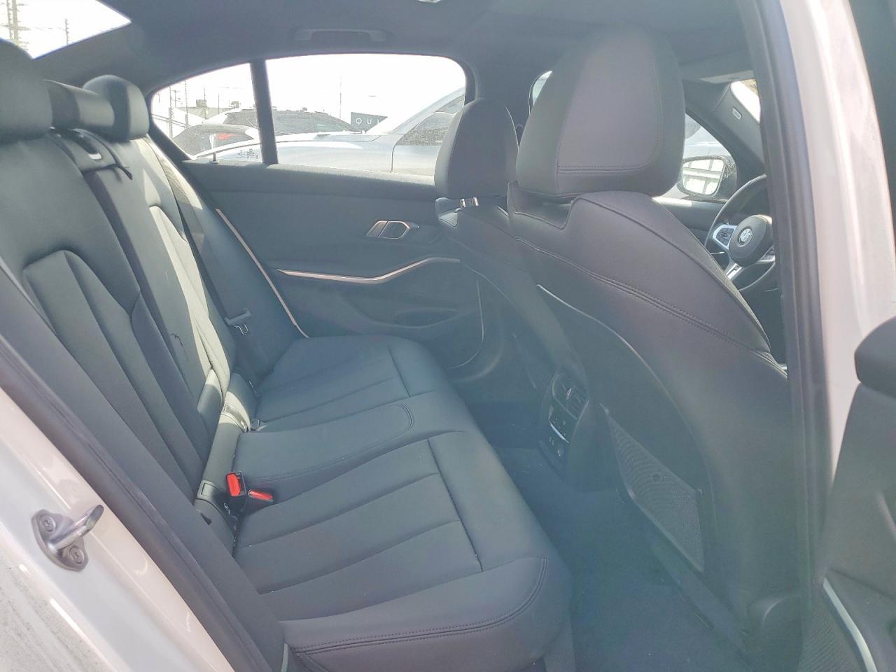 2020 BMW 330I - zdjęcie 10