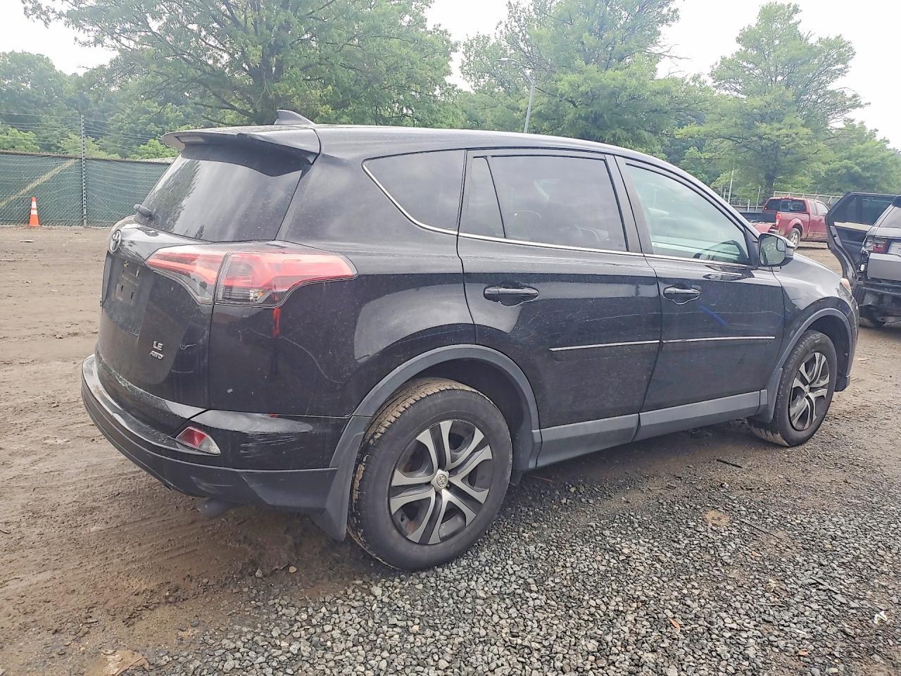 2018 Toyota Rav4 Le - zdjęcie 3