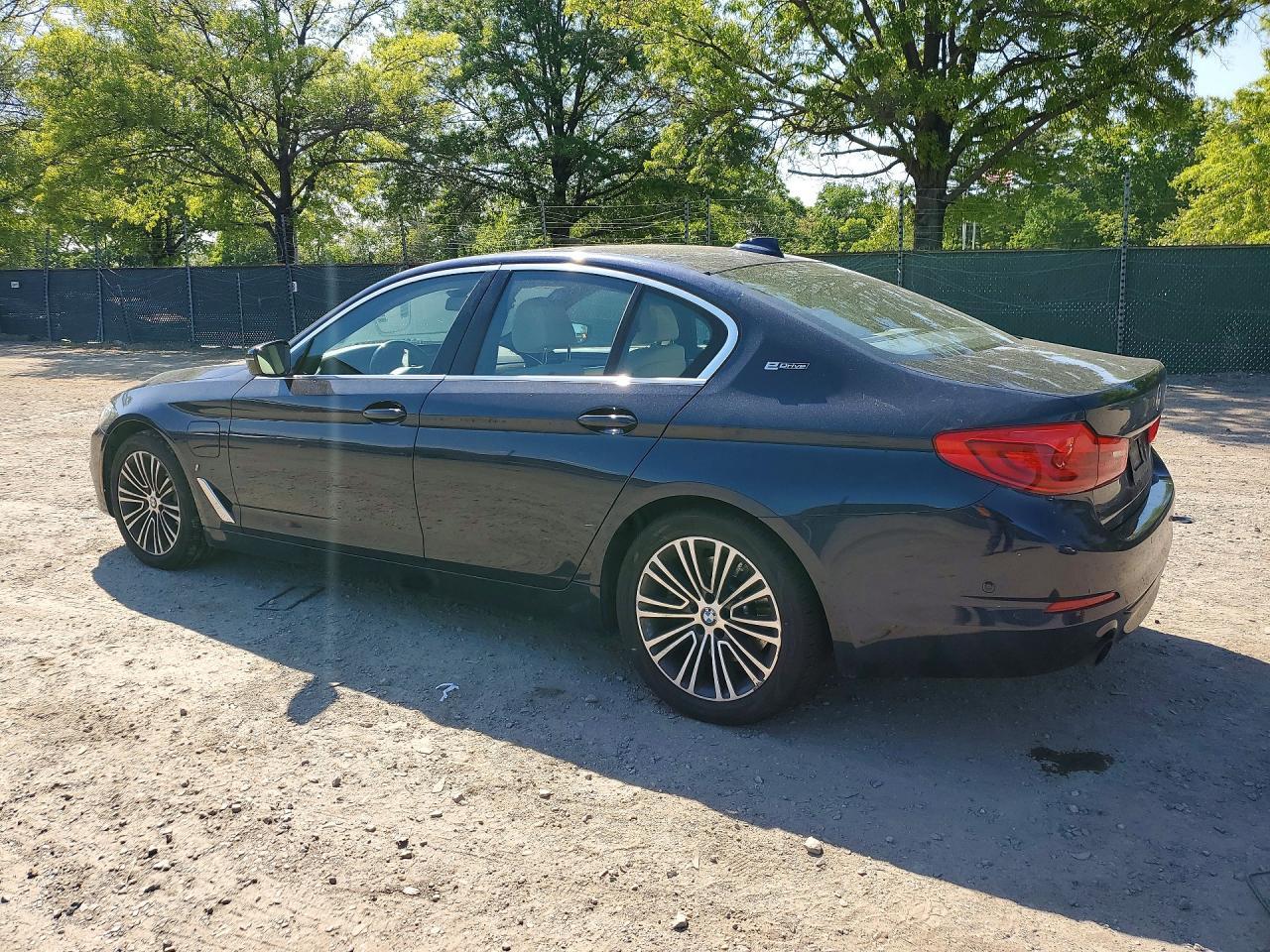 2019 BMW Seria 5 530e - zdjęcie 2