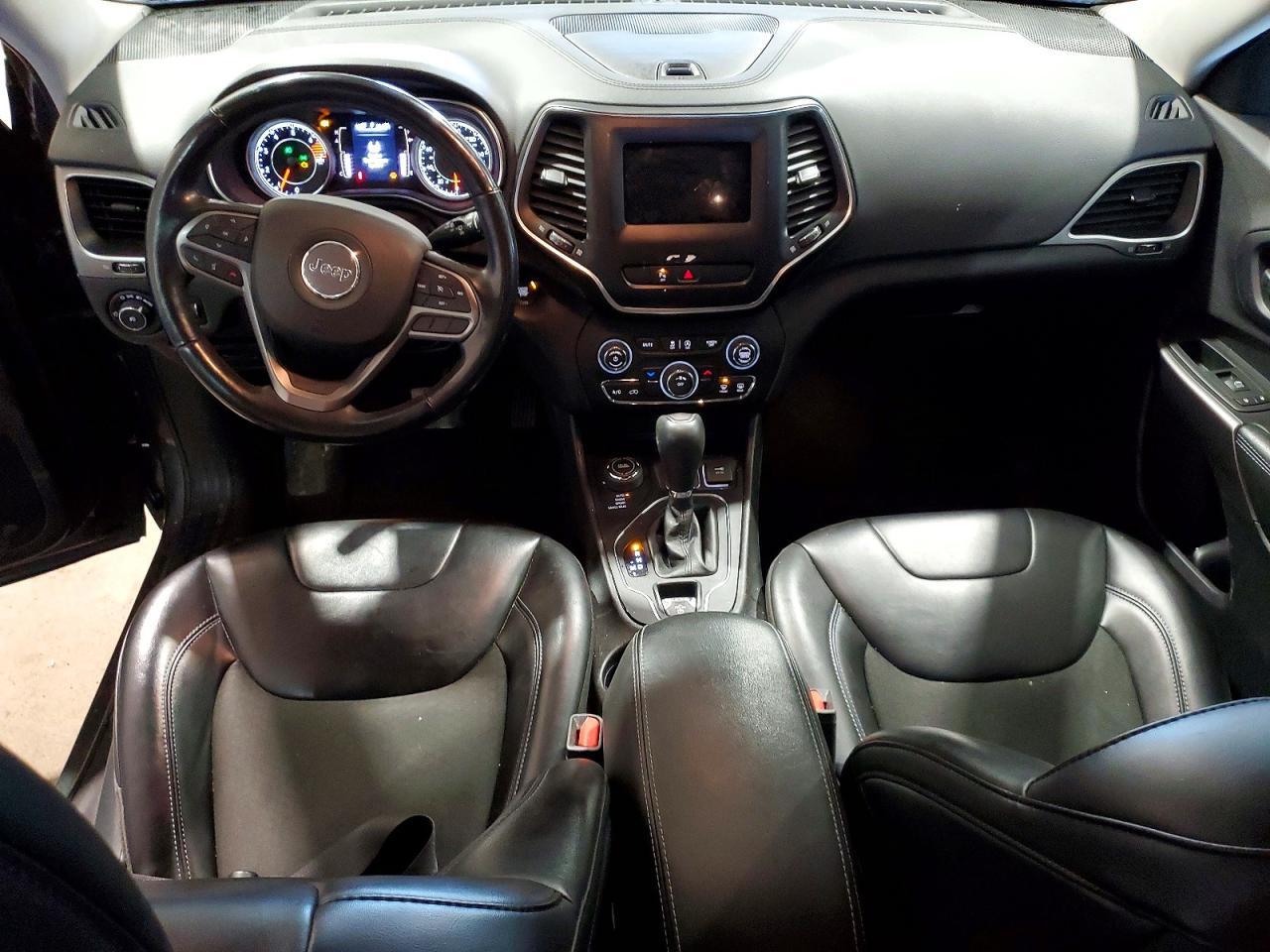 2020 Jeep Cherokee Latitude Plus - zdjęcie 8