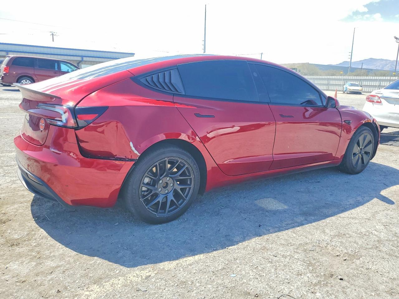 2025 Tesla Model 3 - zdjęcie 3