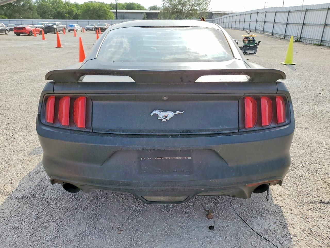 2016 Ford Mustang - zdjęcie 6