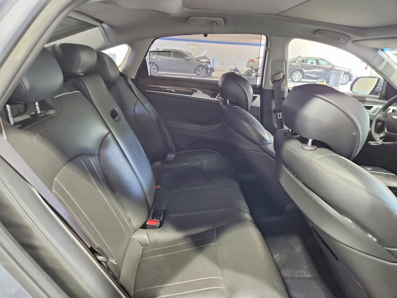 2015 Hyundai Genesis 3.8L - zdjęcie 10