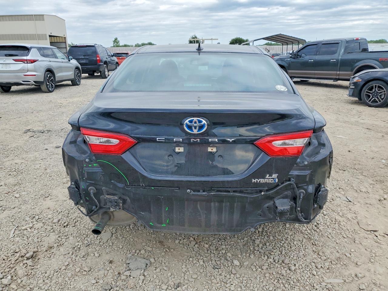 2020 Toyota Camry Le - zdjęcie 6