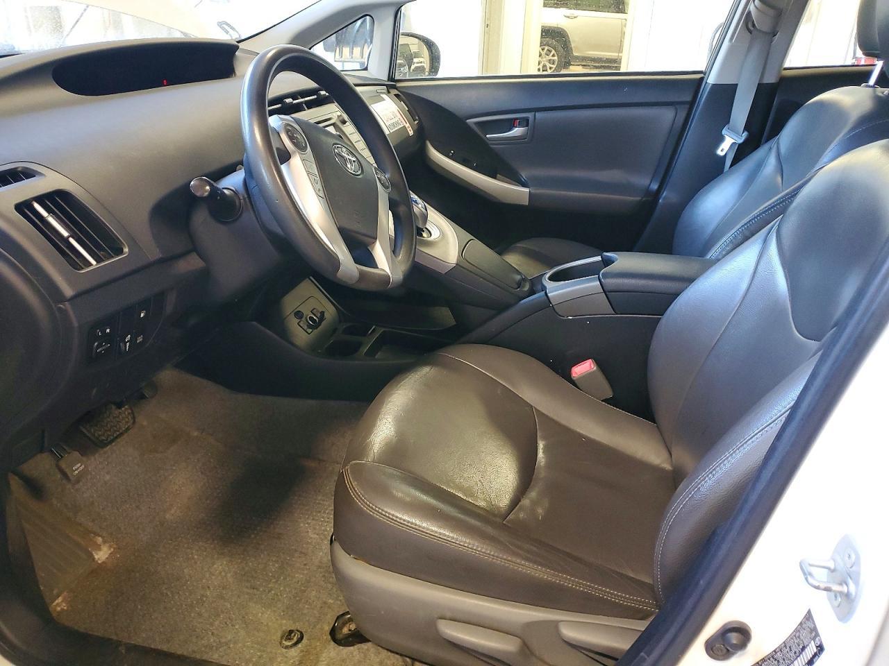 2013 Toyota Prius Plug-In Hybrid Base - zdjęcie 7