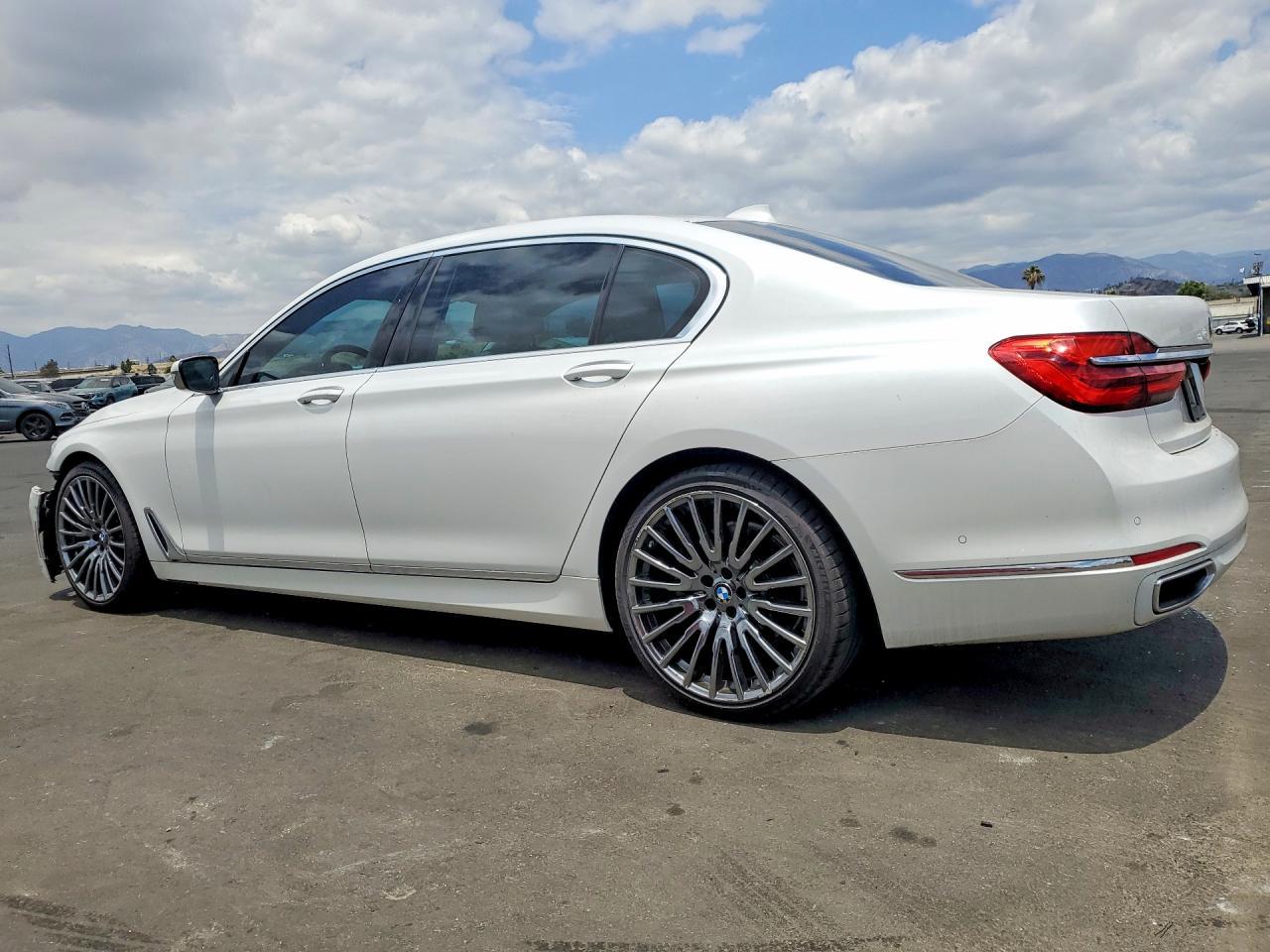 2019 BMW 740 I - zdjęcie 2