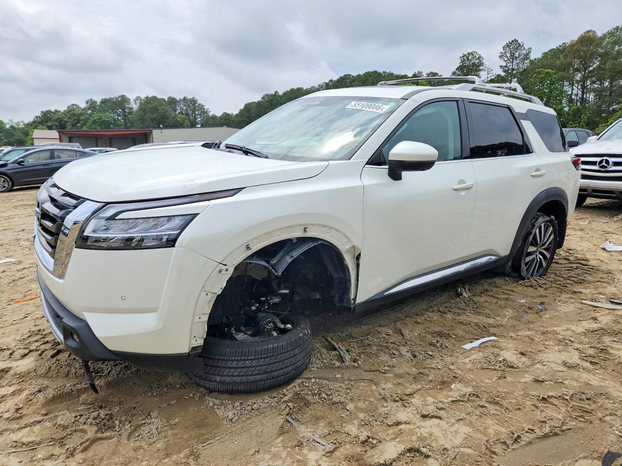 2022 Nissan Pathfinder Platinum - zdjęcie główne