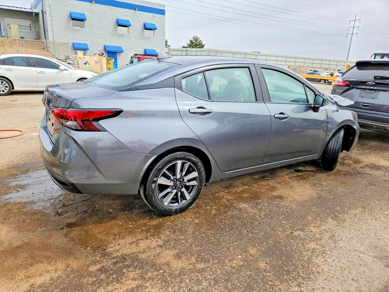2025 Nissan Versa Sv - zdjęcie 3