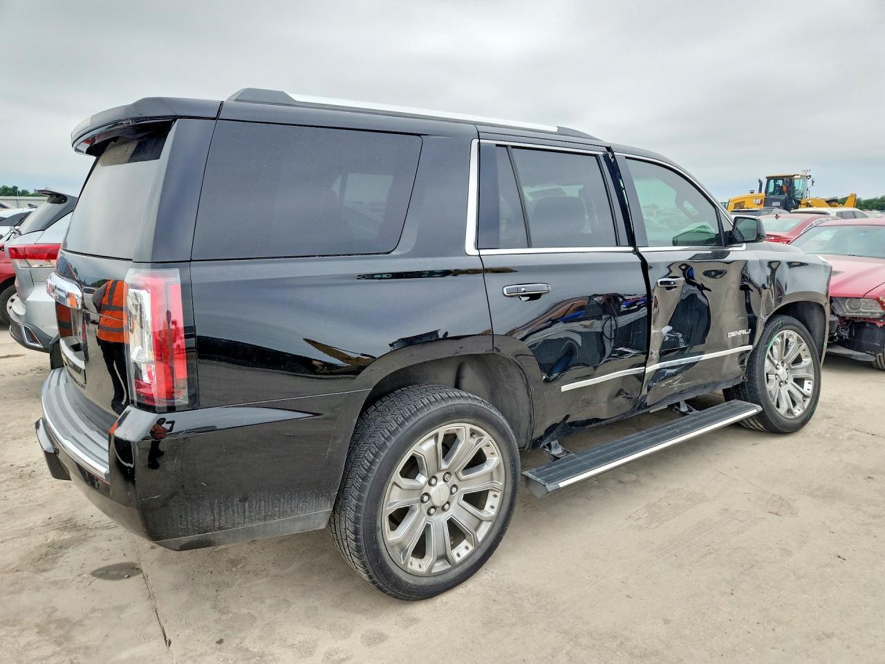 2016 GMC Yukon Denali - zdjęcie 3