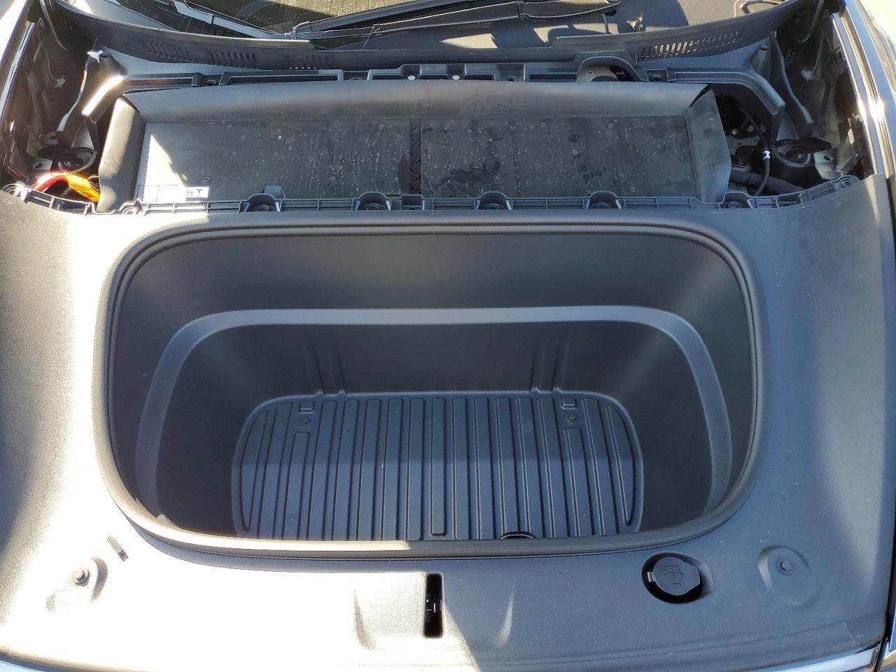 2026 Tesla Model Y - zdjęcie 12