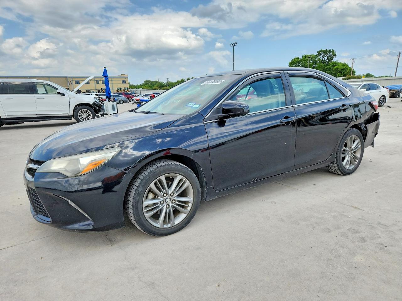 2017 Toyota Camry Se - zdjęcie główne