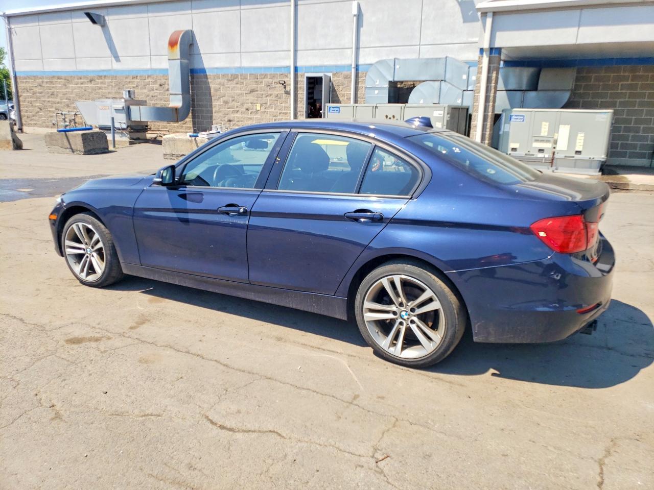 2013 BMW Seria 3 328i - zdjęcie 2