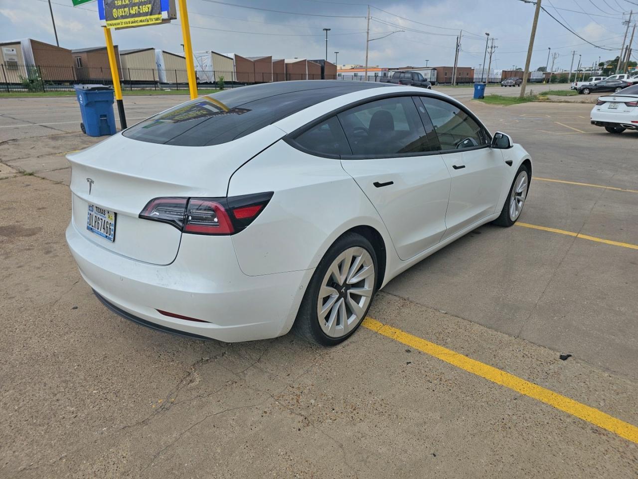 2021 Tesla Model 3 - zdjęcie 4