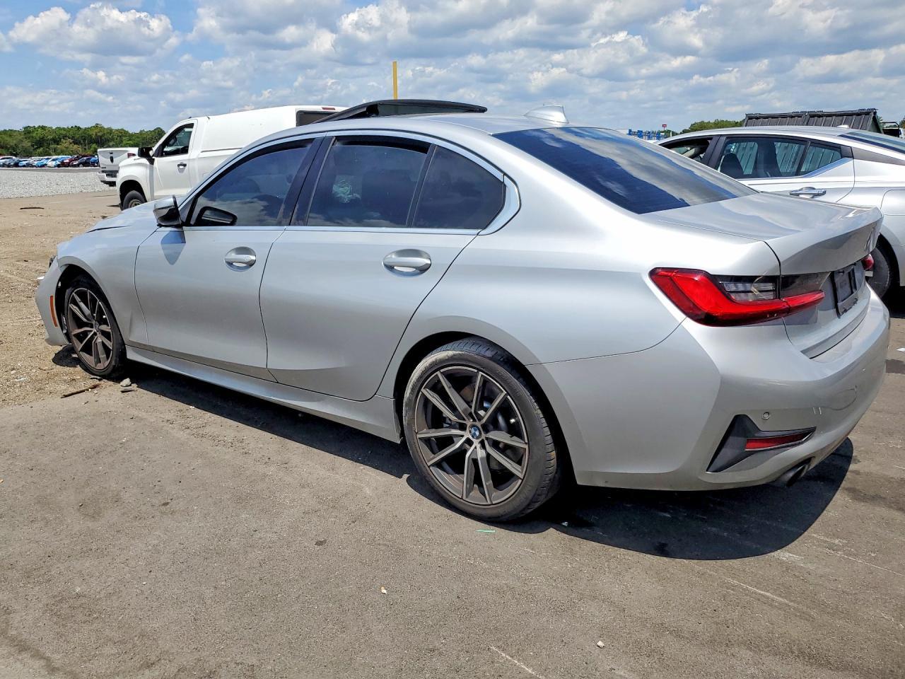 2020 BMW 330I - zdjęcie 2