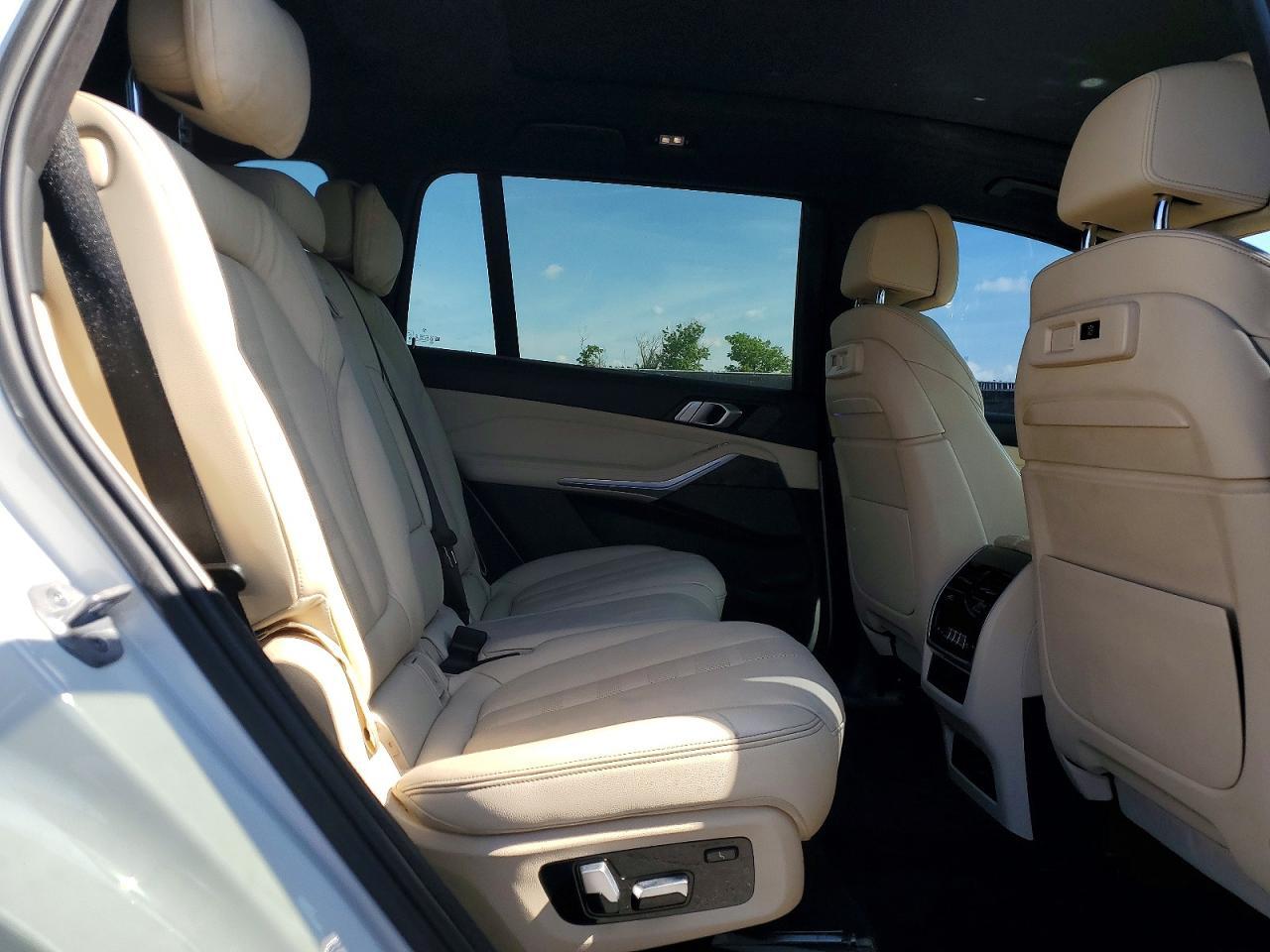 2021 BMW X7 xDrive40I - zdjęcie 11