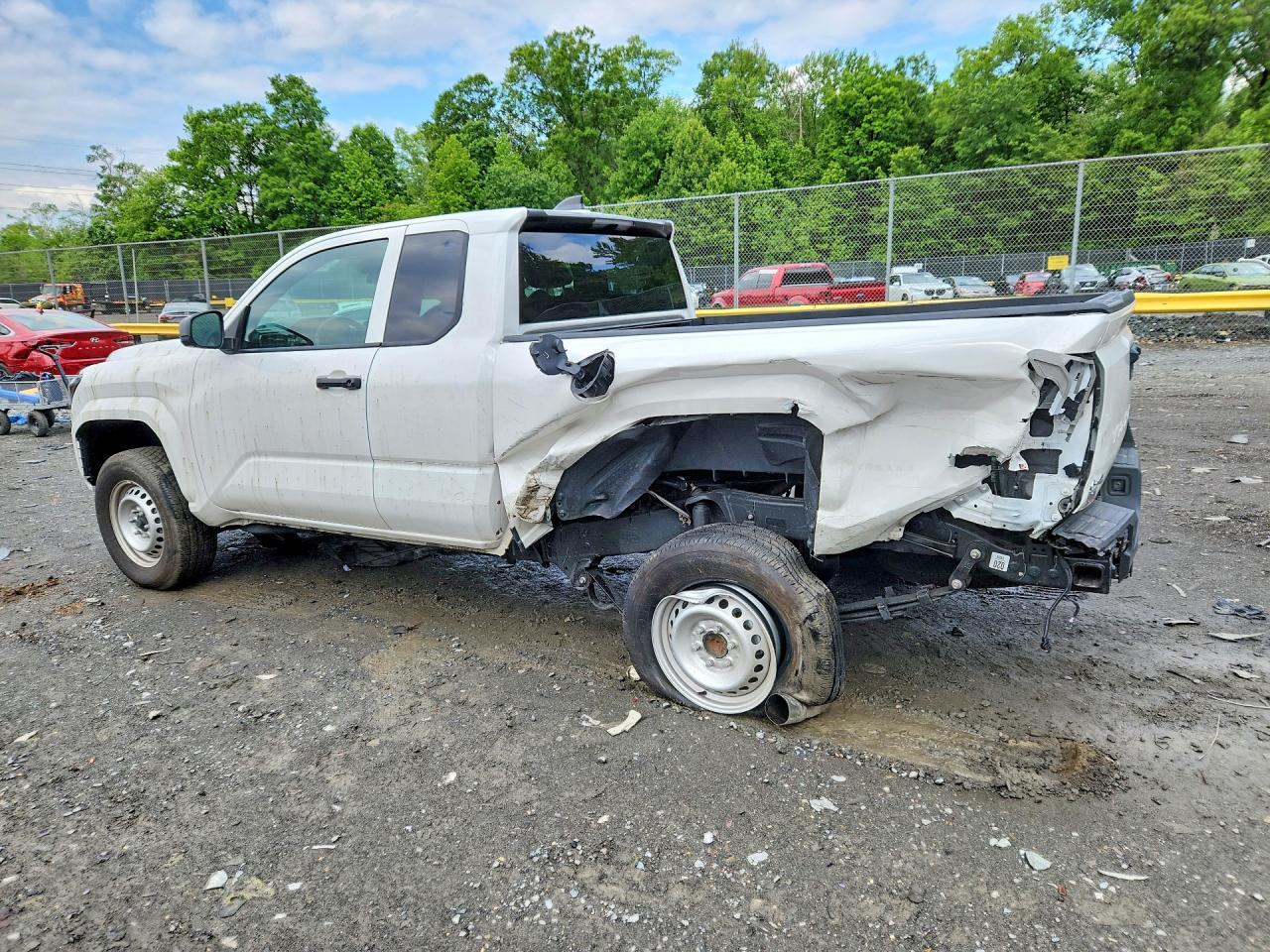 2025 Toyota Tacoma Sr - zdjęcie 2