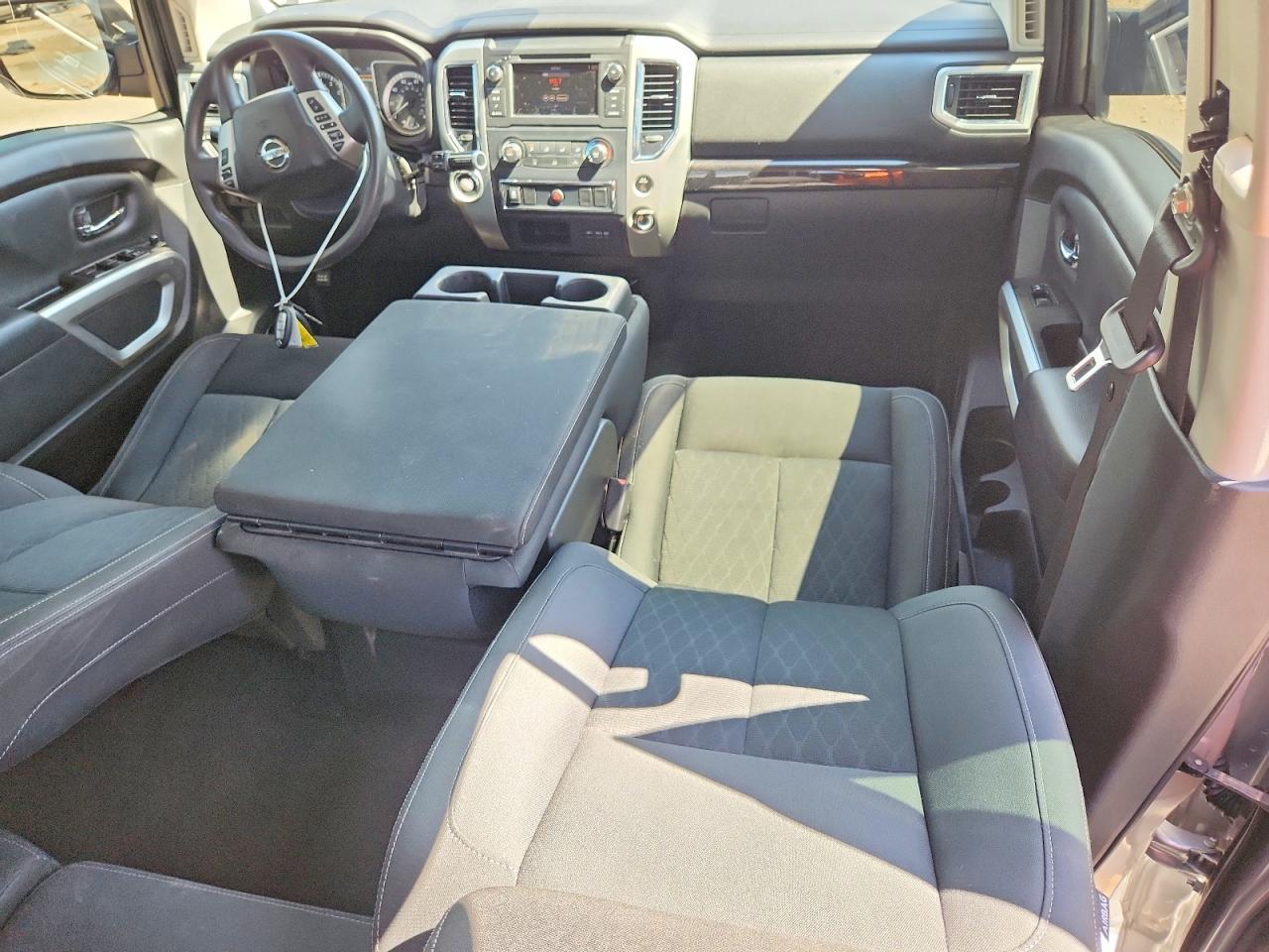 2019 Nissan Titan Sv - zdjęcie 8