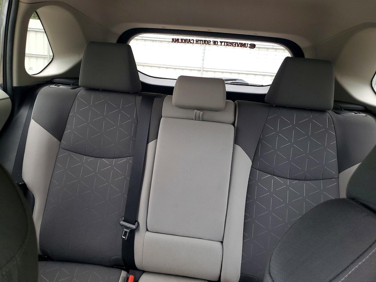 2021 Toyota Rav4 Xle - zdjęcie 10