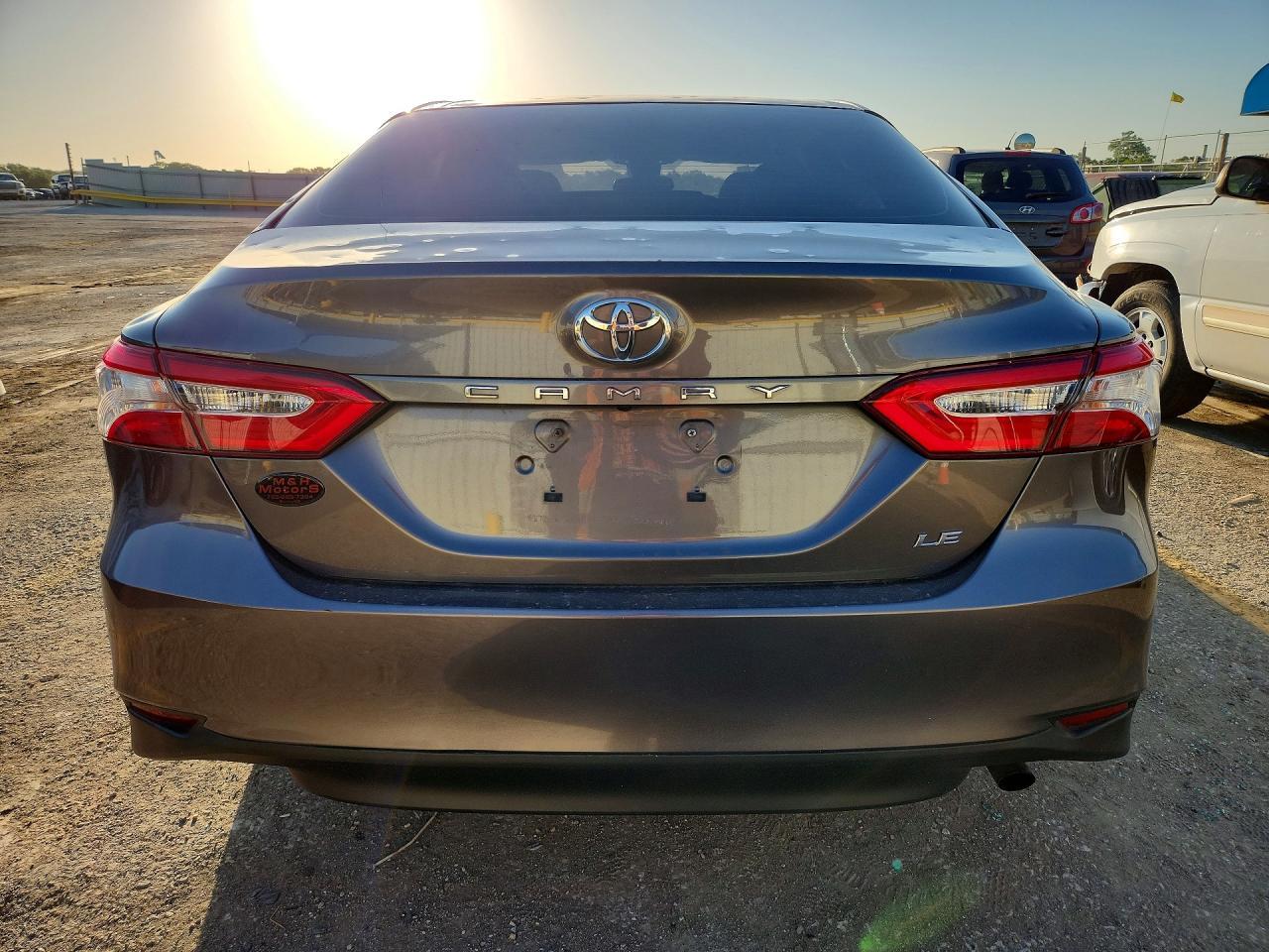 2018 Toyota Camry Le - zdjęcie 6