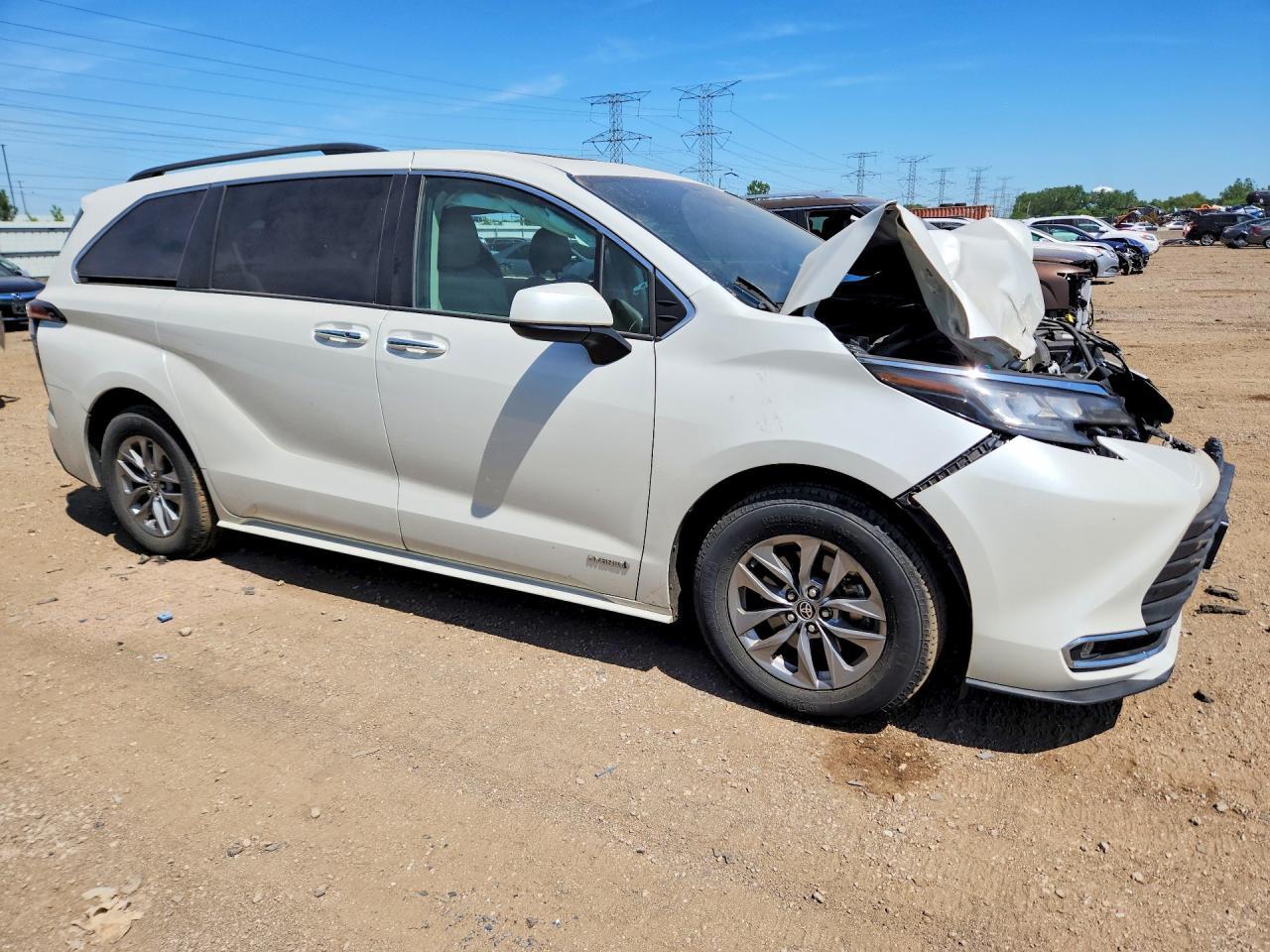 2021 Toyota Sienna Xle - zdjęcie 4