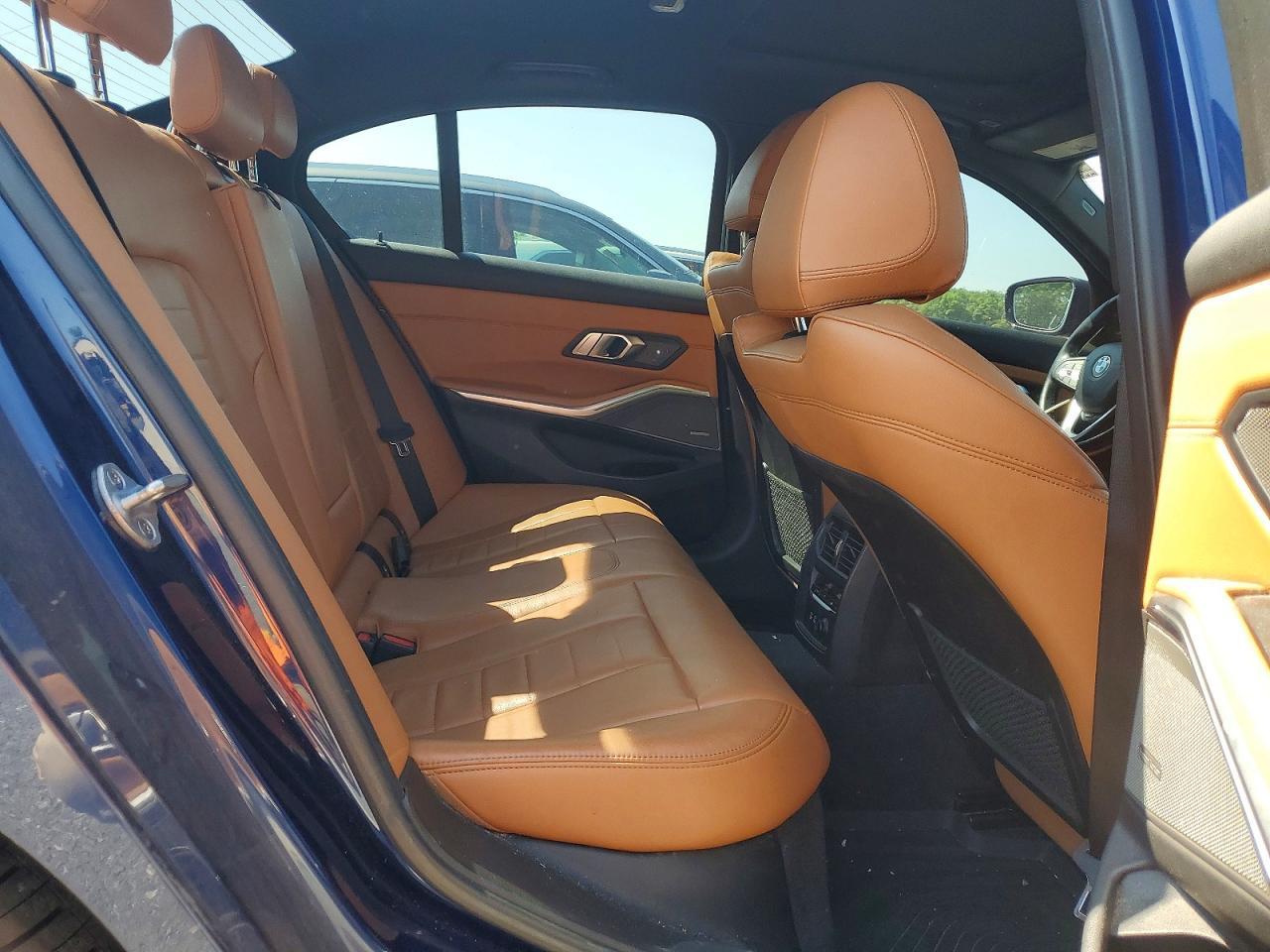 2020 BMW Seria 3 330i - zdjęcie 10