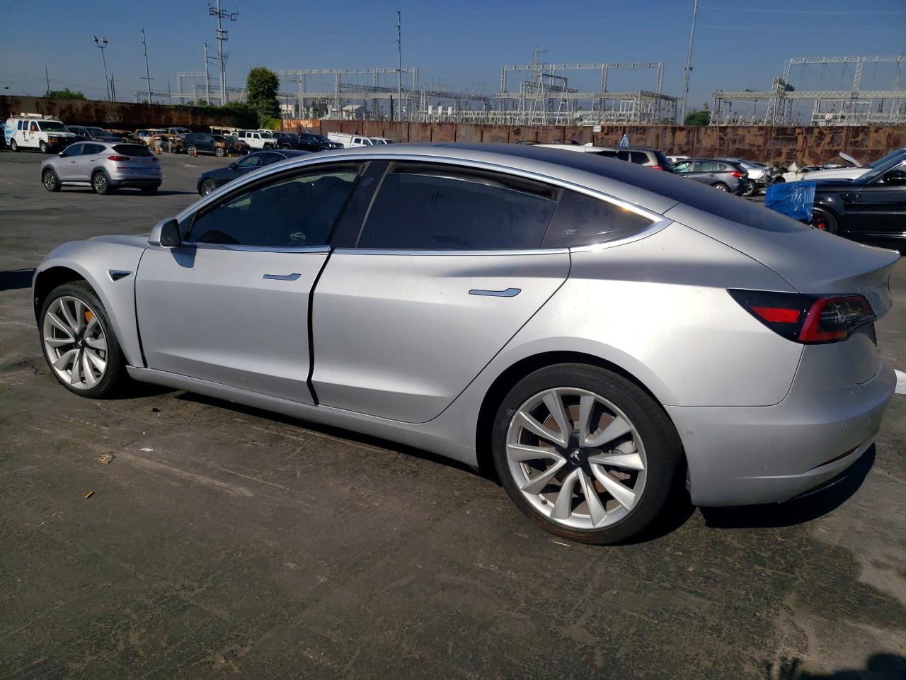 2018 Tesla Model 3 - zdjęcie 2