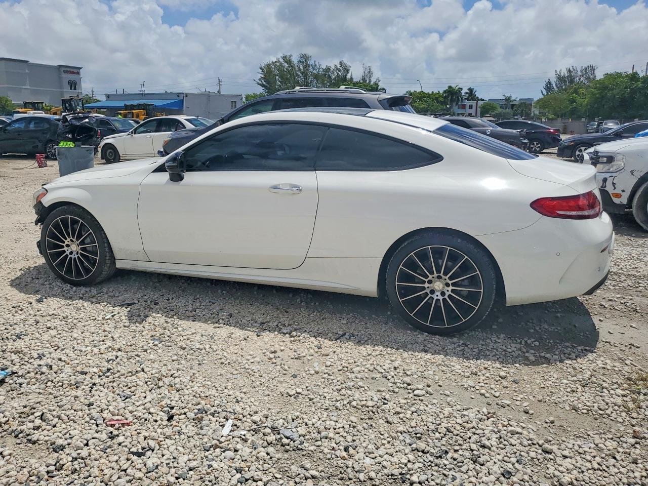 2017 Mercedes-Benz C 300 4Matic - zdjęcie 2