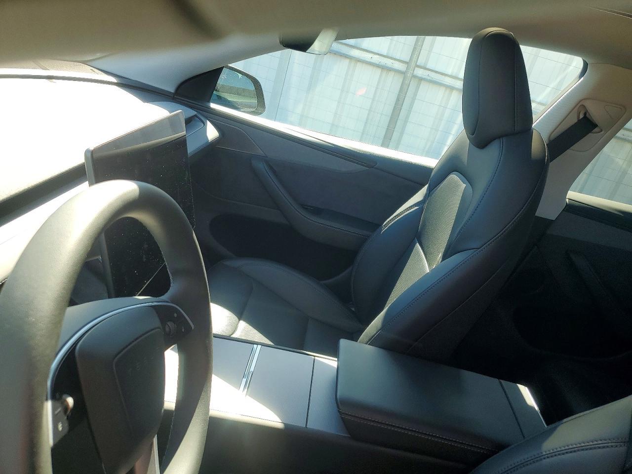 2026 Tesla Model Y - zdjęcie 9