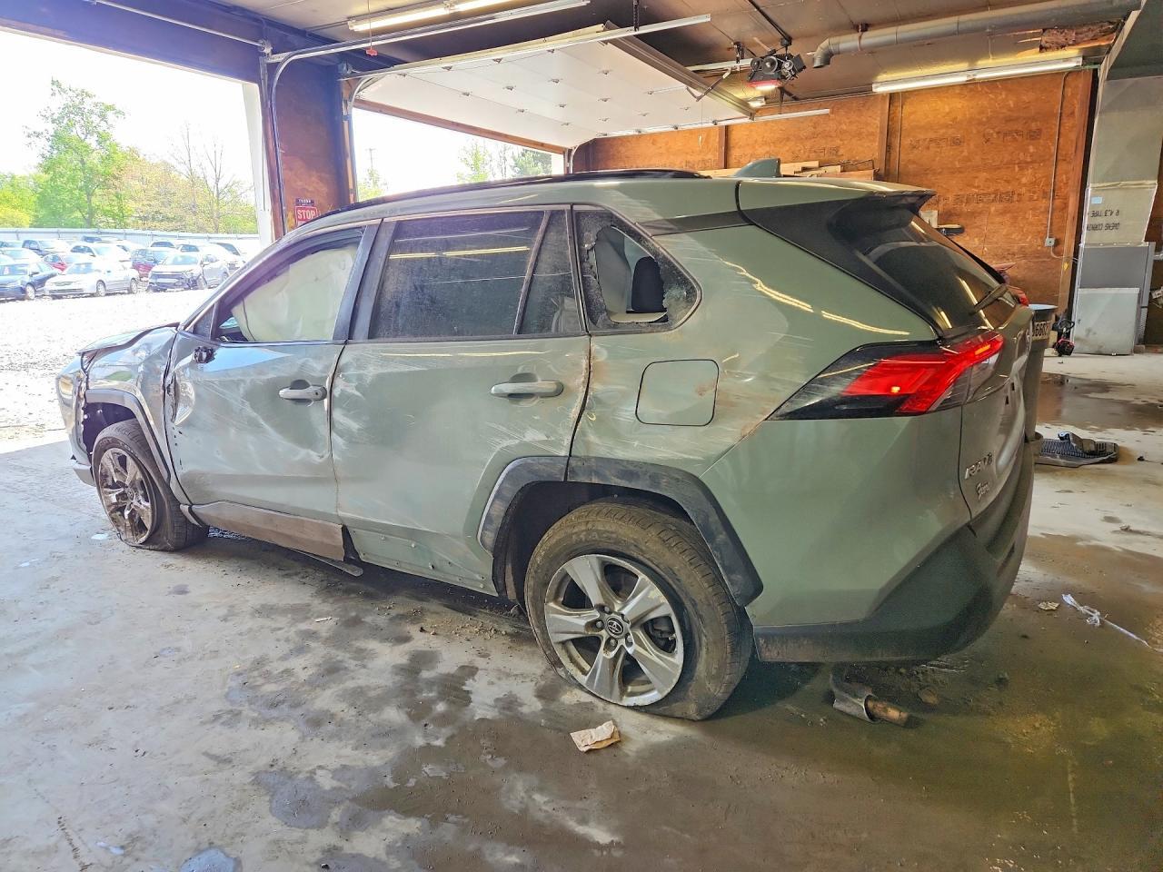 2019 Toyota Rav4 Xle - zdjęcie 2