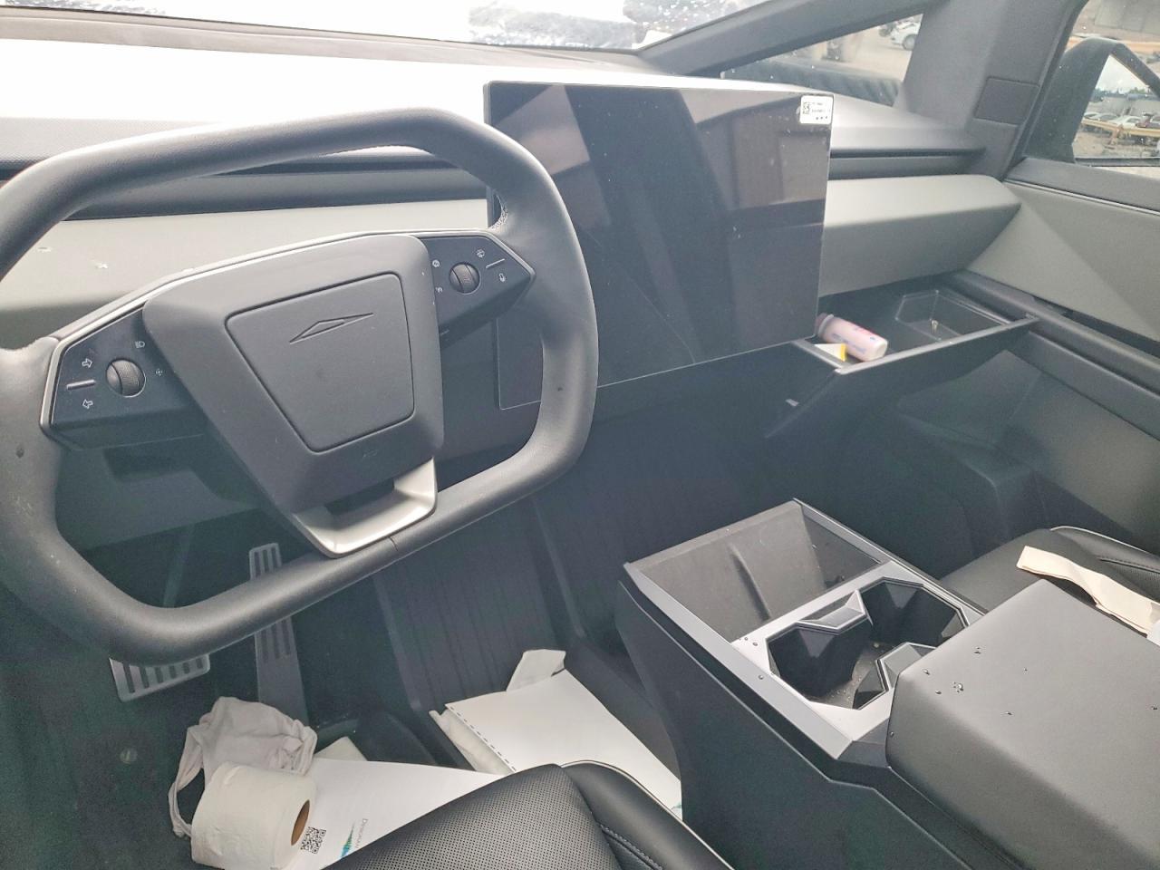 2025 Tesla Cybertruck - zdjęcie 9