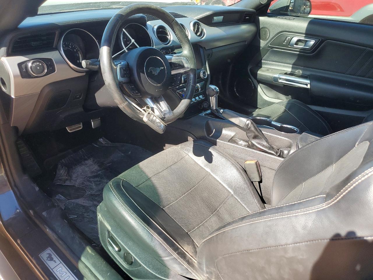 2019 Ford Mustang - zdjęcie 8