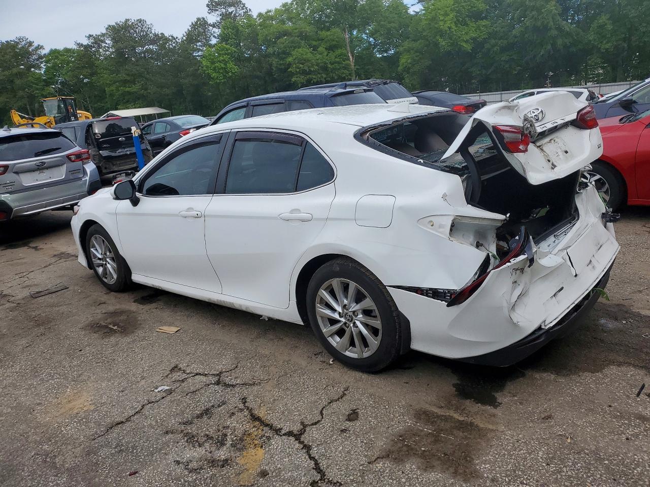 2023 Toyota Camry Le - zdjęcie 2