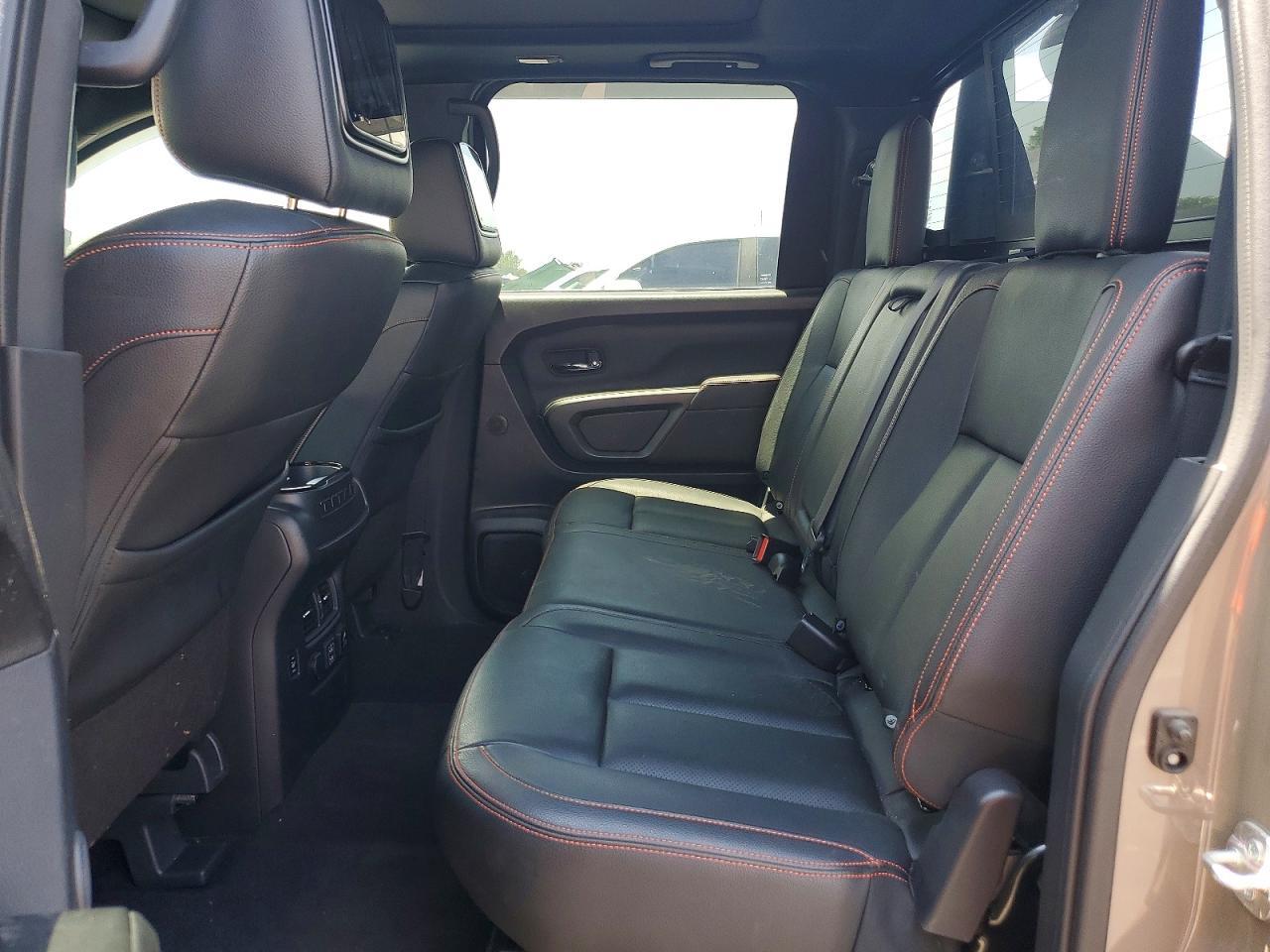 2024 Nissan Titan Pro-4X - zdjęcie 10
