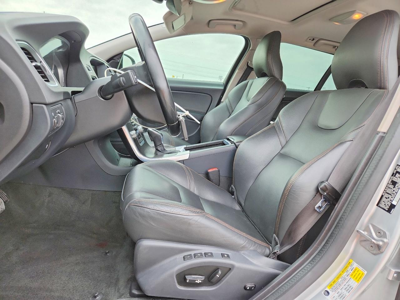 2016 Volvo V60 Cross Country Platinum - zdjęcie 7