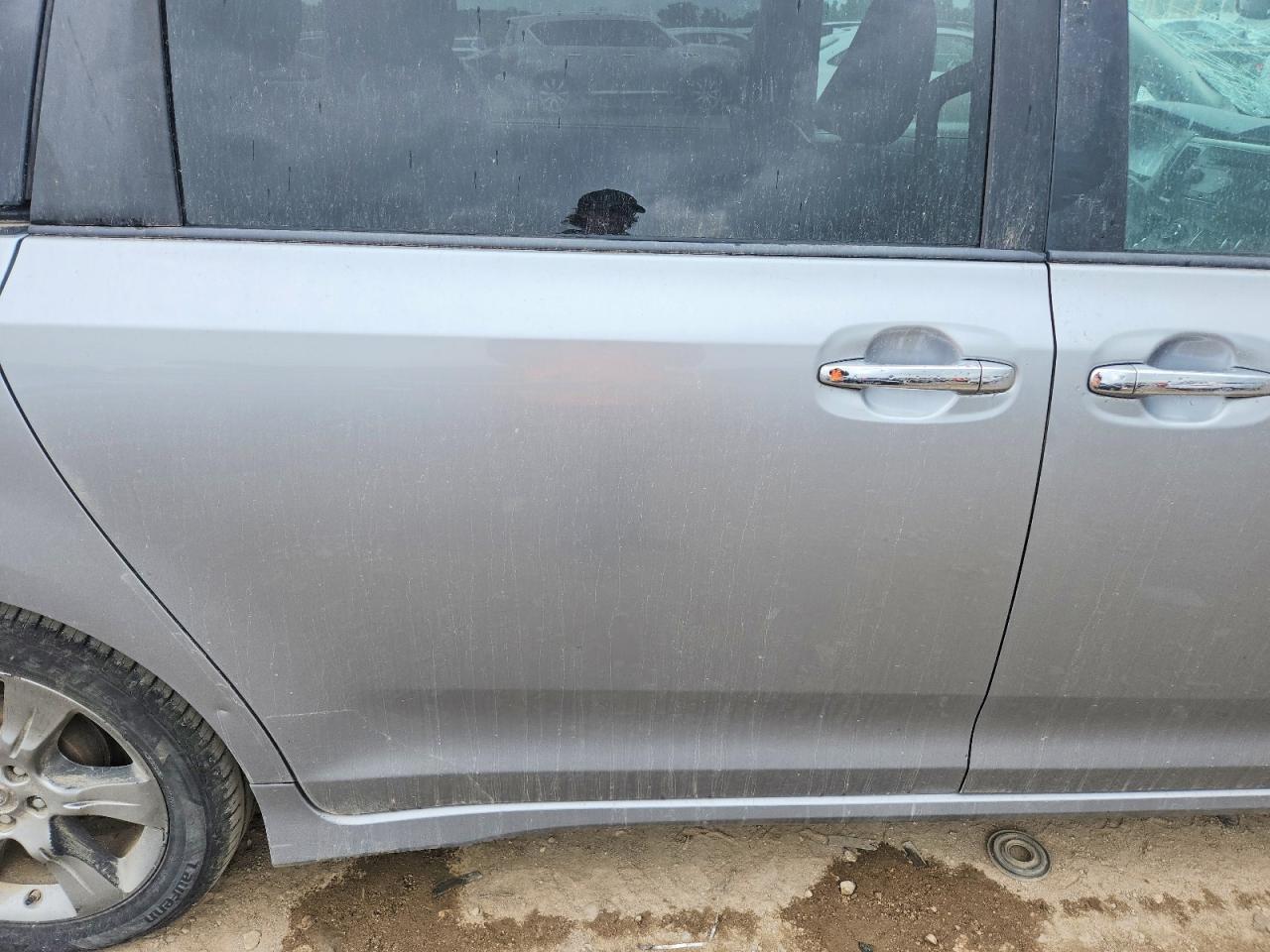 2013 Toyota Sienna Sport - zdjęcie 11